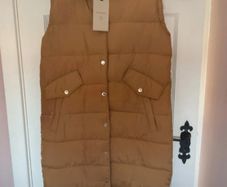 gilet Bnwt freequent size small long tan gilet rrp 95 euro