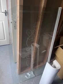 Bath shower screen