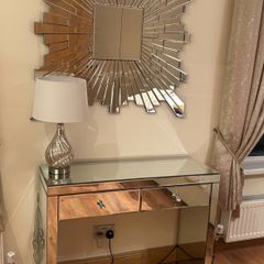 Mirror table with mirror