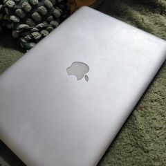 MacBook Pro 13-inch Mid 2012 - 2.5GHz i5, 8GB RAM