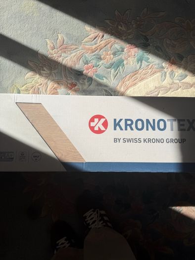 Mammut 10mm plus macro oak beige 1.8m2 floor KRONOTEX