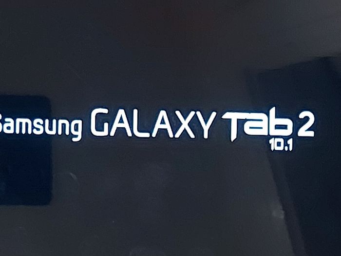 Samsung Galaxy Tab 2, 10.1 inch, Red, 16GB, Dead line of pixels across screen, otherwise good condition