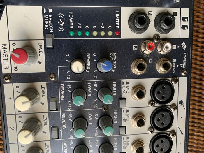 YAMAHA STAGEPAS 300 in perfect working order.