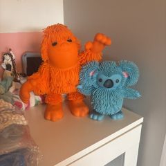 Jiggle pet toys