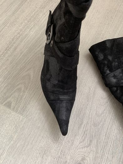 Long high heels size 35 like new