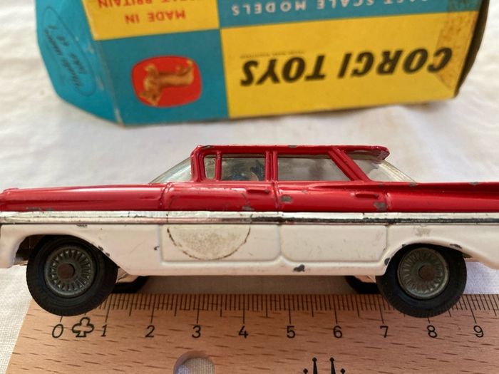 Corgi 482. Chevrolet Impala Fire Chief. Box in ok condition. 1966/69