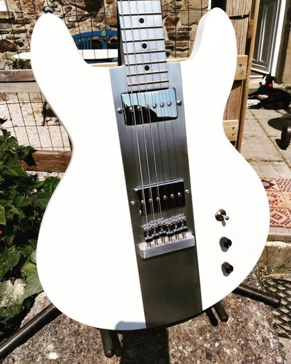 TIDES TB1000 Aluminium Neck-Through Electric Guitar
