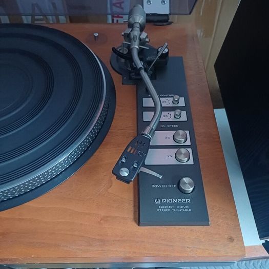 Pioneer's Holy Grail Deck legendary flagship PL-71 Turntable regarded as the very best this is 100% original and in stunning condition