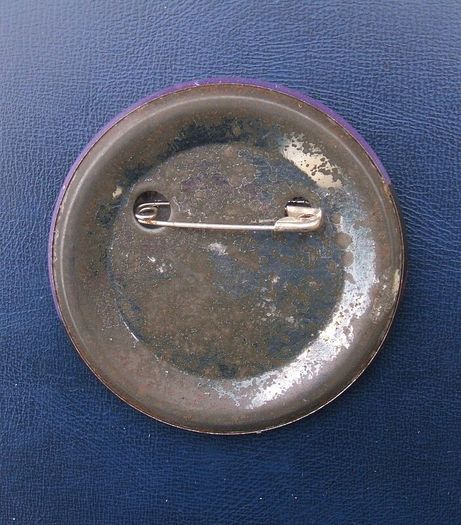 THE O BAND (70's rock group) - a scarce promotional tour badge (1977). Large size 63mm diameter.