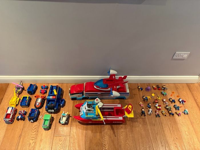 Paw Patrol bundle(Tower,  Vehicles and characters)