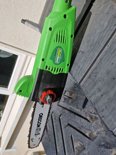 Tree chainsaw pruner