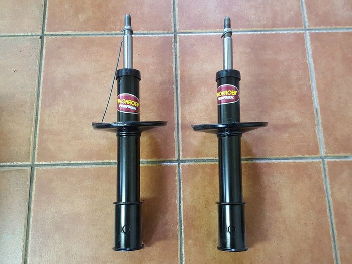 Renault Clio I 1990 - 1998 Front Gas Shock Absorbers