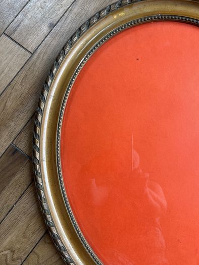 Antique Oval Gold picture frame with decorative rope & twist moulding