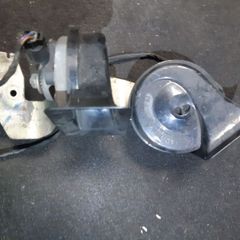 Bmw 5 Series E60 E61 Set Of 2 Horns With Bracket 6935709