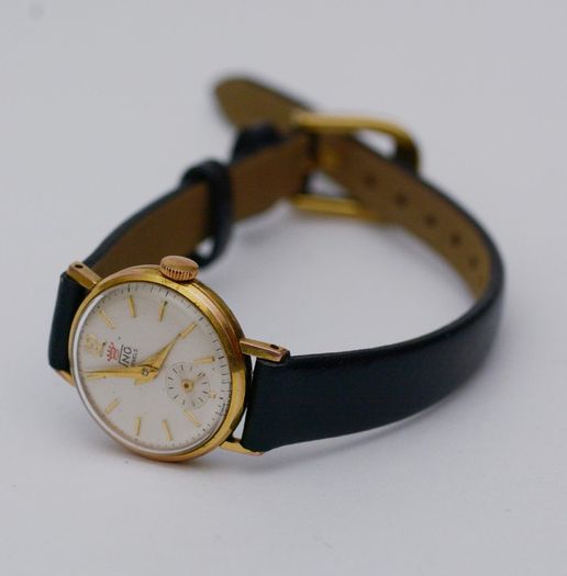 Vintage Ladies Swiss made Gold Uno mechanical Watch
