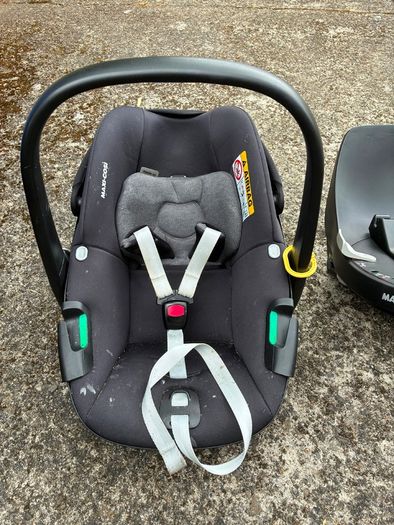 Maxi-Cosi Pebble 360 Car Seat and isofix