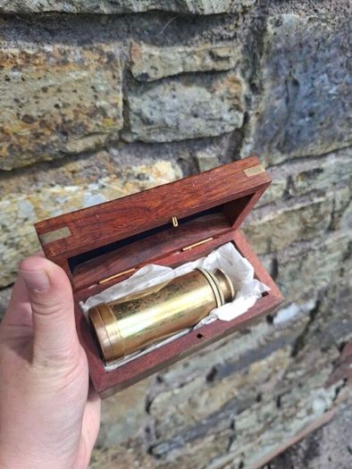 Brass pocket telescop possible to post