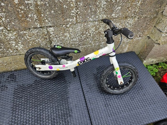 Frog Tapdole Balance Bike 12" wheels White with spots