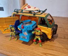 Teenage Mutant Ninja Turtles Mutant Mayhem - Pizza Fire Delivery Van Playset
