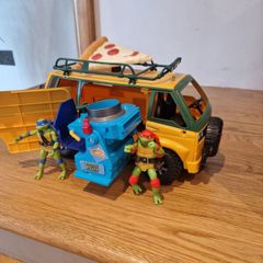 Teenage Mutant Ninja Turtles Mutant Mayhem - Pizza Fire Delivery Van Playset