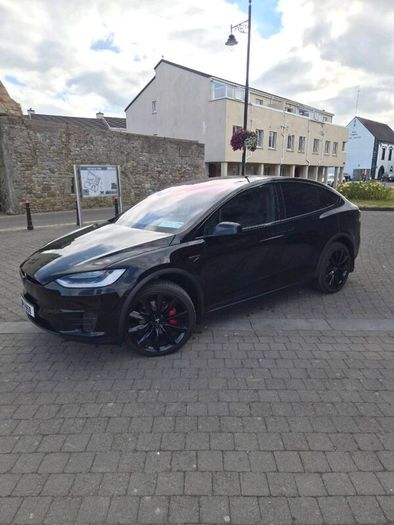 Tesla Model X 2018 open to P/X