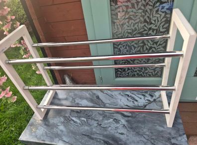 Extendable shoe stand