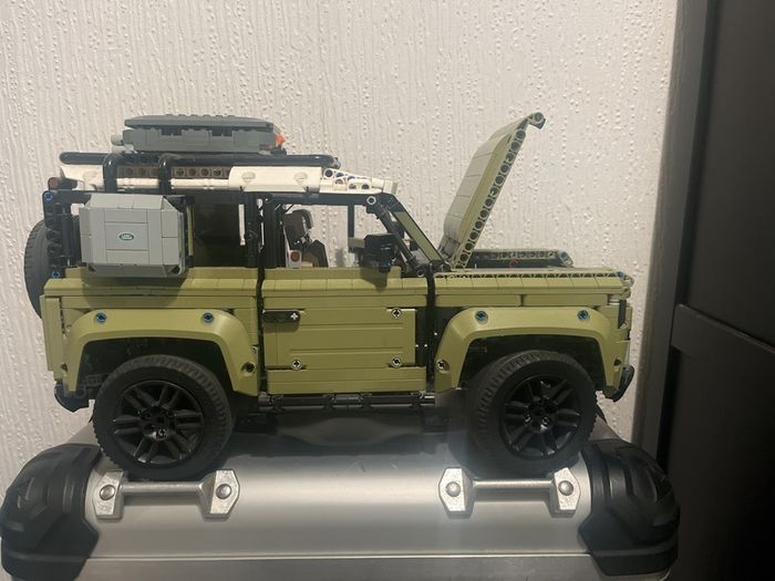 LEGO Technic Land Rover Defender (Set 42110), Pre-Assembled, Used