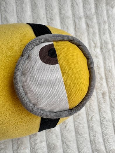 Despicable Me 2 Looking Left  Minion Stuart approx. 30 cm. Used Please see photos