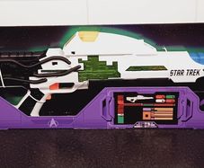 Star Trek Star  Blaster rifle 35th anniversary (NEW)