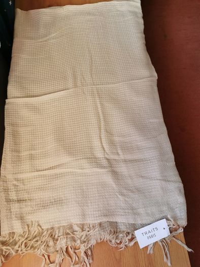 BNWT - Traits Paris cotton designer shawl/wrap