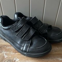Clarks kids shoes black school size 13.5 H