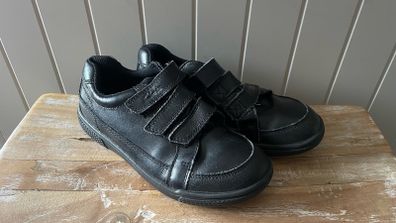 Clarks kids shoes black school size 13.5 H