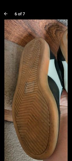 Sneakers size 7