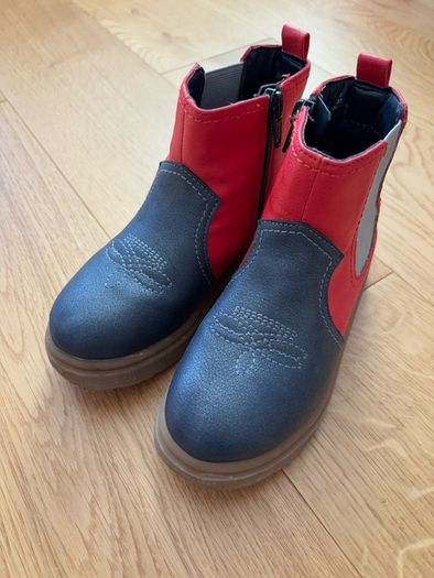 M&S kids Boots in very good condition size 9 and 10