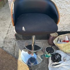 2 walnut Bar stools