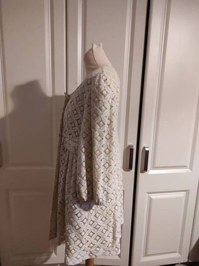 Cream lace jacket with butons