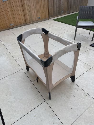 Baby travel cot