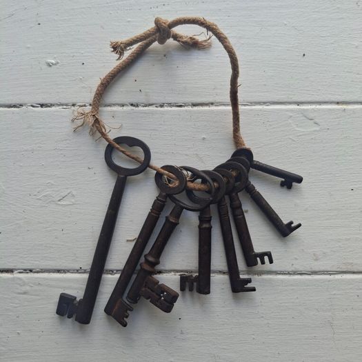 Set of 8 Antique Skeleton Keys