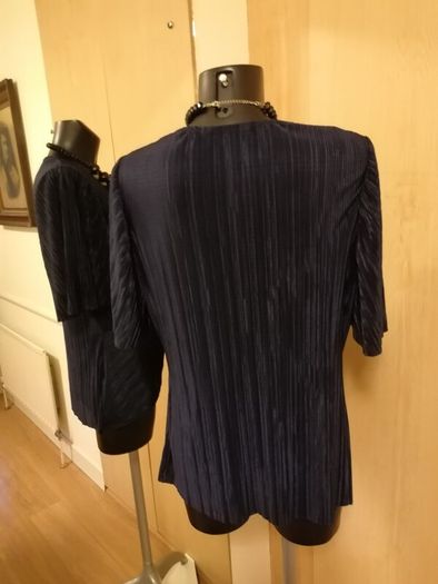 Women's Top Navy Plisse Size 16