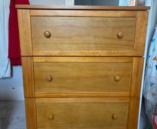 Pine chest of drawers