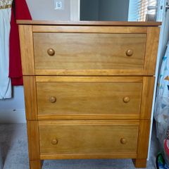 Pine chest of drawers