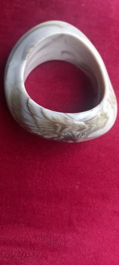 Vintage jewelry is sold individually for 5 to 10 euros