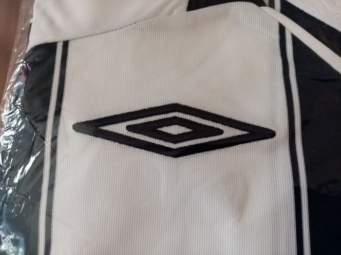 WBA West Bromwich Albion Football Shirt. NEW IN BAG WITH TAG  2008/09 premiership season. no sponsor. Size M Medium. genuine Umbro WBA home Jersey, navy/white stripes, football shirt top baggies.