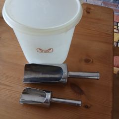 Vintage Stainless Steel Utility Scoop Set of  2. FREE tupperware container.