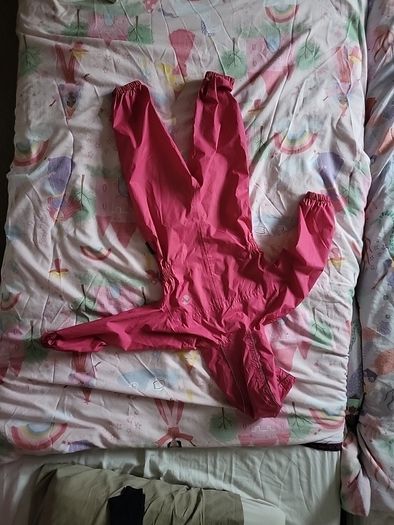 Gelert kids waterproof rain suit. Pink. 12-18 months