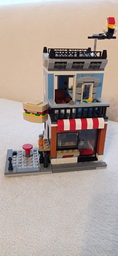 Lego creator 31050