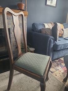 4 queen Anne dining room chairs