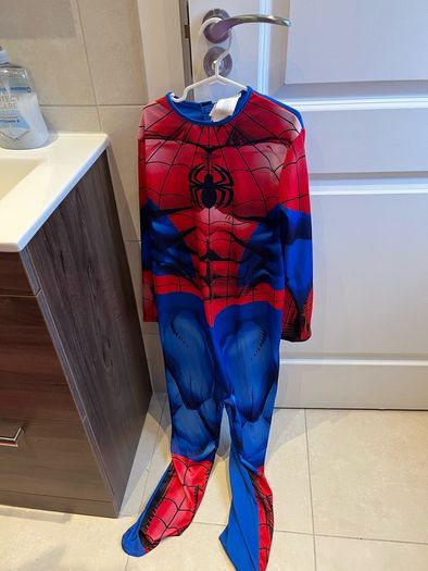 Spiderman costume - 8-9 year old