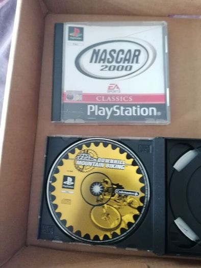 playstation 1 in great condition plus controller and 3 vintage games
