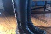 Black leather boots with fur